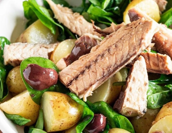 L’assiette saine des jours pressés : épinards, poisson gras vapeur et légumes vapeur